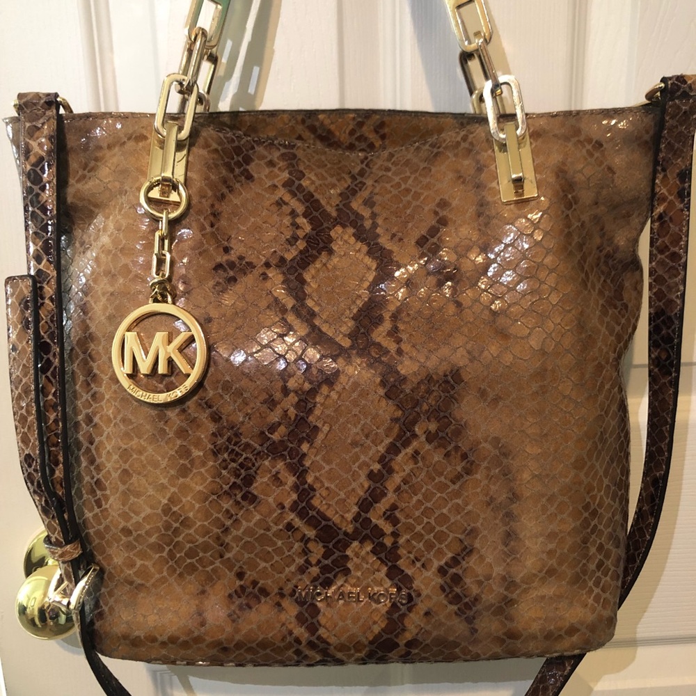 Michael Kors “Brooke” shoulder bag